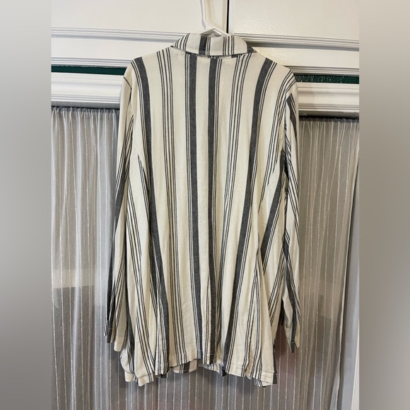 Linen Blazer - Picture 3 of 4